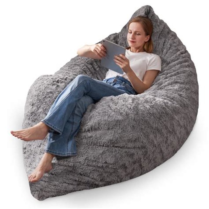 How much fabric do I need for a bean bag chair?